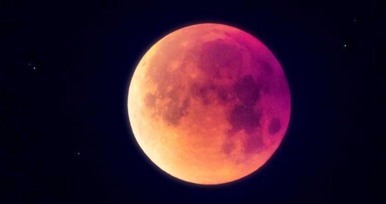 Dream Of A Blood Moon (Is Your Mind Trying to Warn You?)